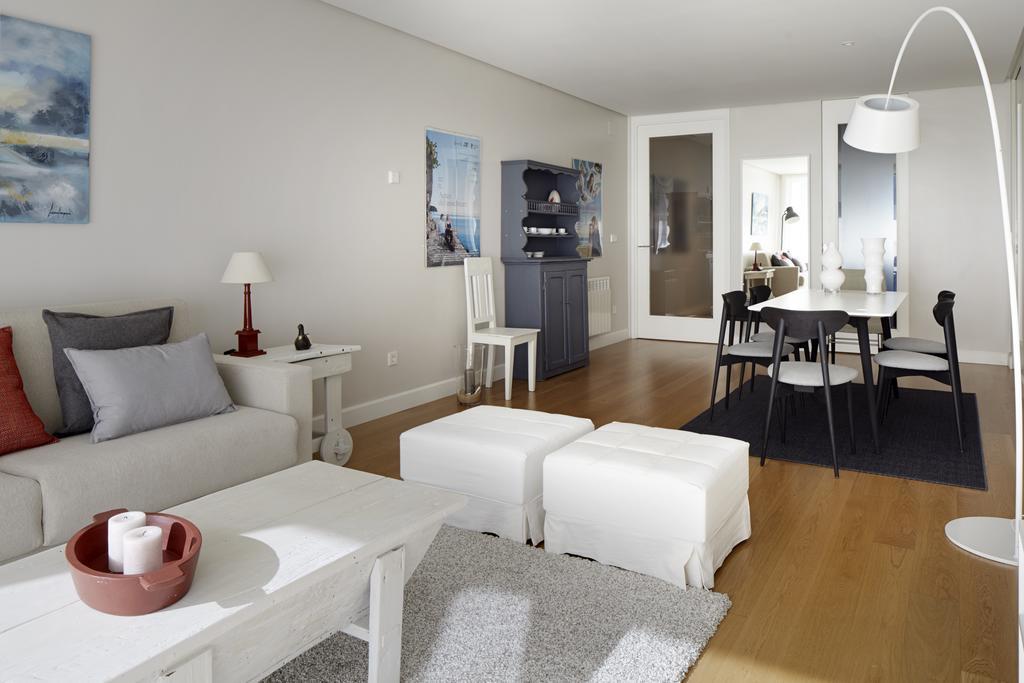 Black & White 3 By Feelfree Apartment